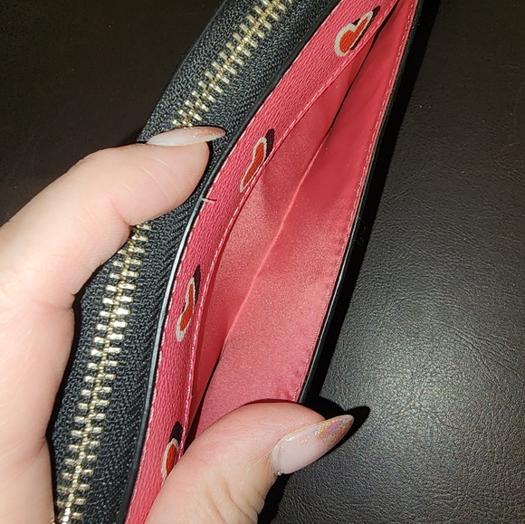 New COACH Ltd. Edition Harley Valentine's Heart Accordion Zip Wallet Pink Hearts - Picture 8 of 10